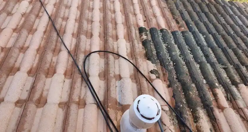 Nettoyage d'une toiture dans la Baie de Cannes